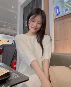 上学兼职妹子
