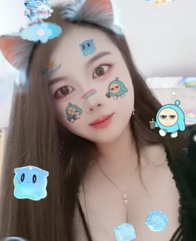 体验皮肤白嫩的宝儿