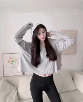 健身房气质健美操女教练小年轻本人出