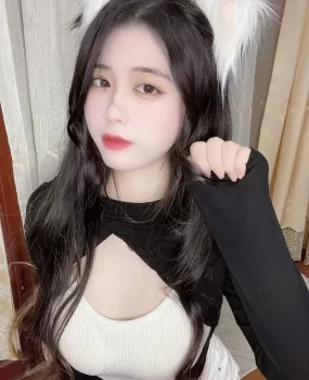 三点粉嫩的极品白虎妹